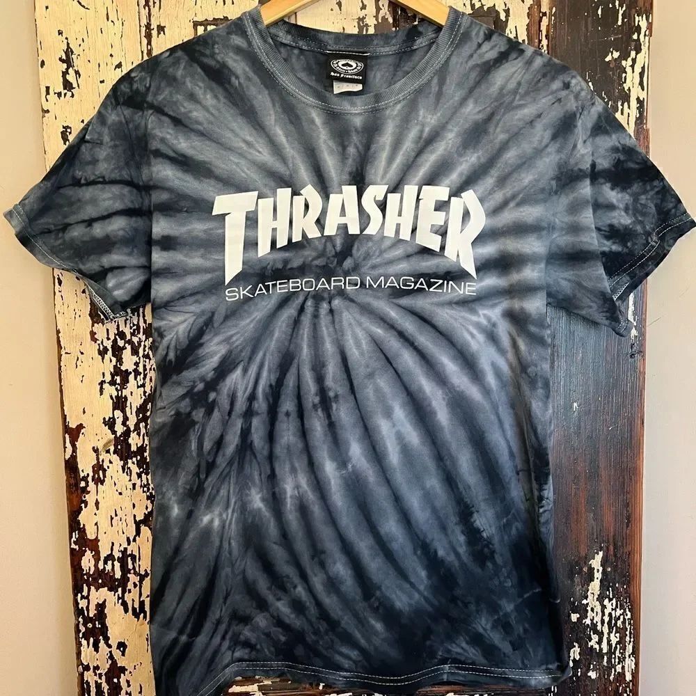 MenβsβThrasherΒ SkateboardβMagazineβtieβdyeβT-shirt.βSizeβMedium.